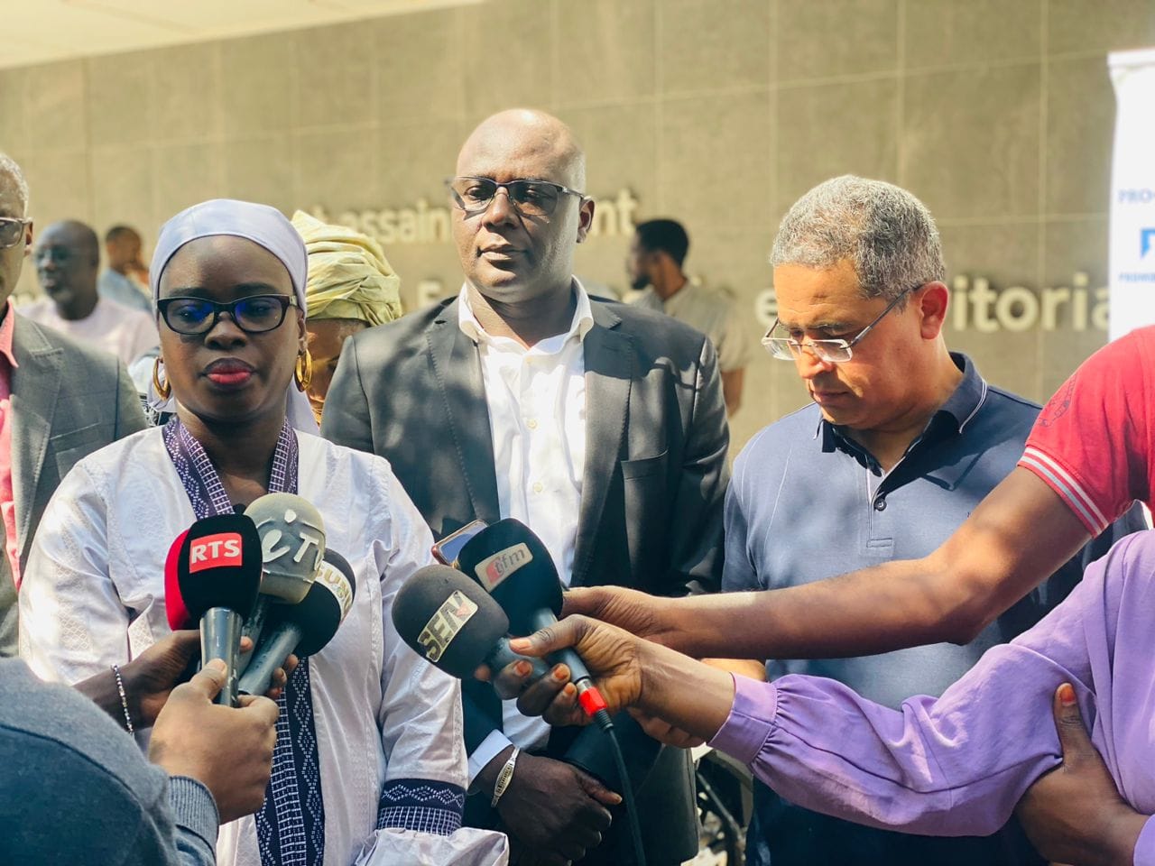 Remise de 64 Motos au services departementale du développement communautaire