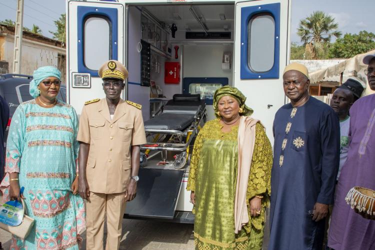 Distribution de 35 moulins à mil et de 02 ambulances médicalisées à Ziguinchor